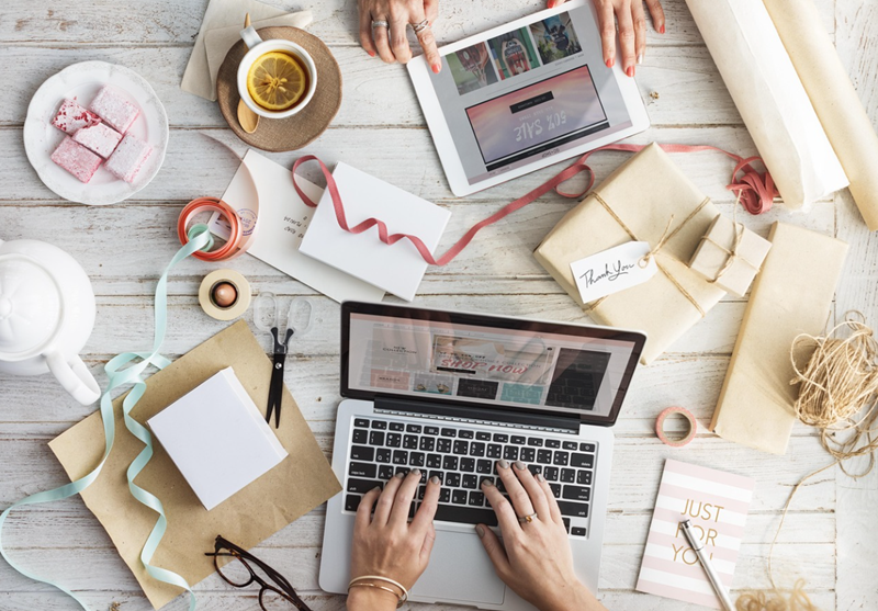 How Thoughtful Corporate Gifts for Employees Can Improve Retention